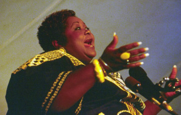 Jackie Torrence onstage at the National Storytelling Festival.